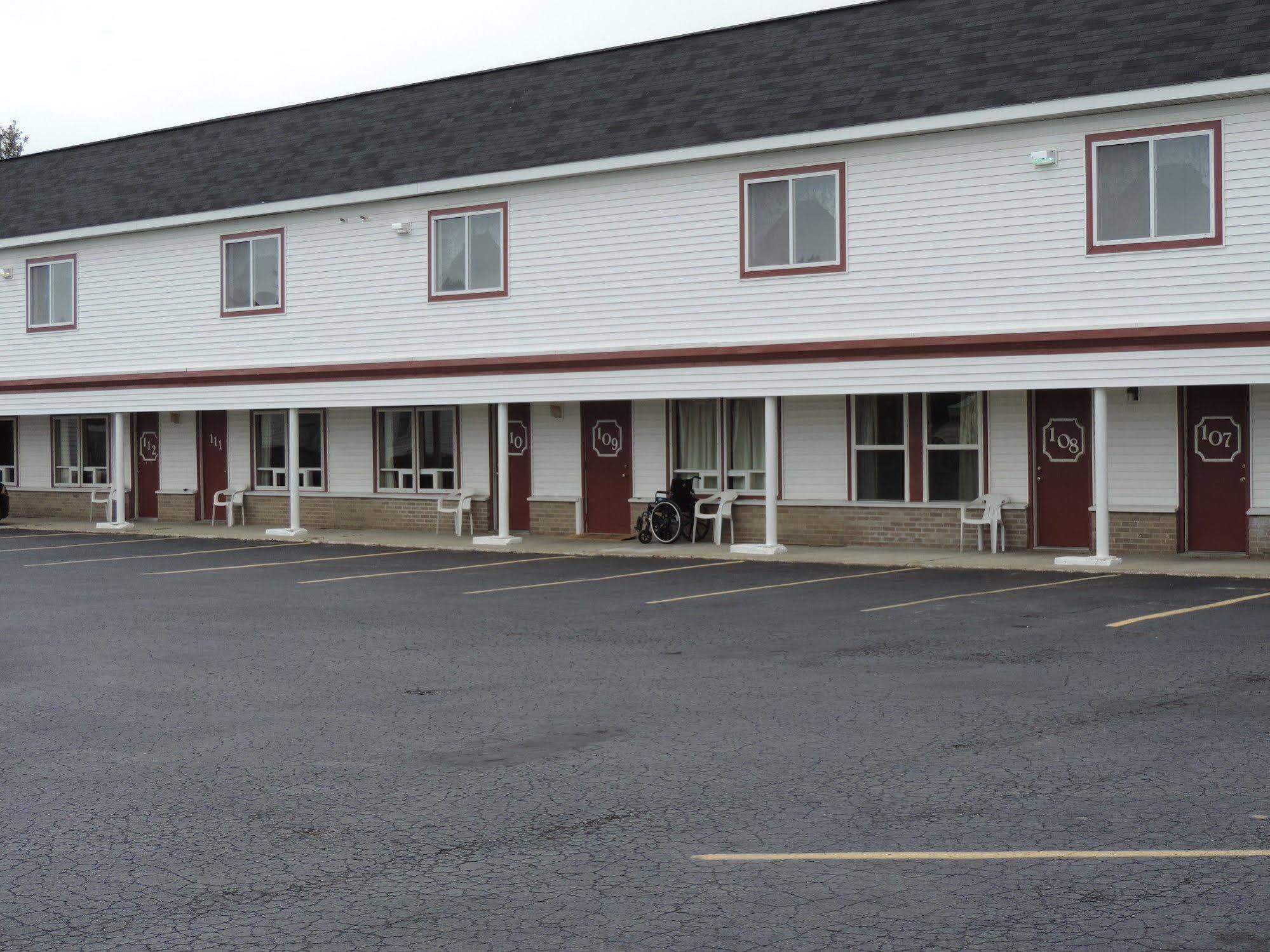 North Country American Inn Kalkaska Exterior foto